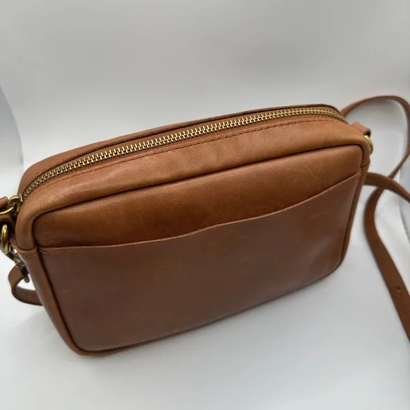 Madewell Leather Carabiner Medium Crossbody Bag - Picture 3 of 9